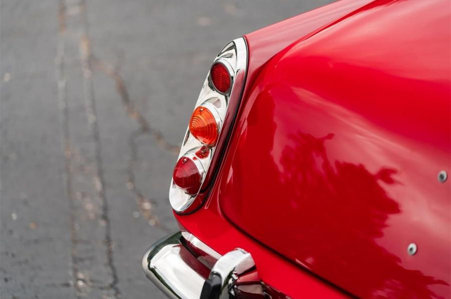 Детали экстерьера Ferrari 250 GT 2+2 Coupe (Series II) 1962 года  (фото 32 из 62)